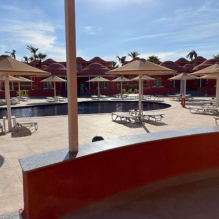 Pickalbatros Laguna Club Resort Sharm El Sheikh Dış mekan fotoğraf The pool at the hotel