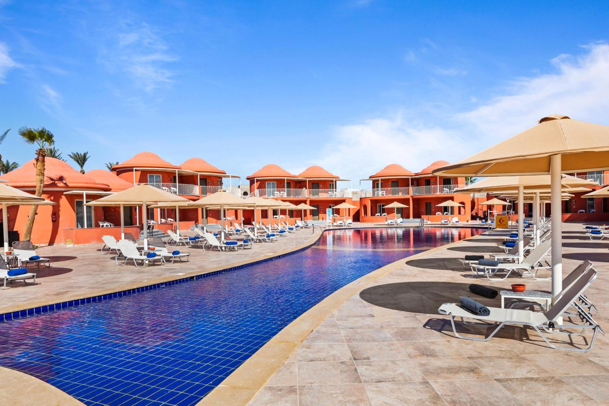 Pickalbatros Laguna Club Resort Sharm El Sheikh Dış mekan fotoğraf The swimming pool at the Iberostar Grand Hotel Bávaro