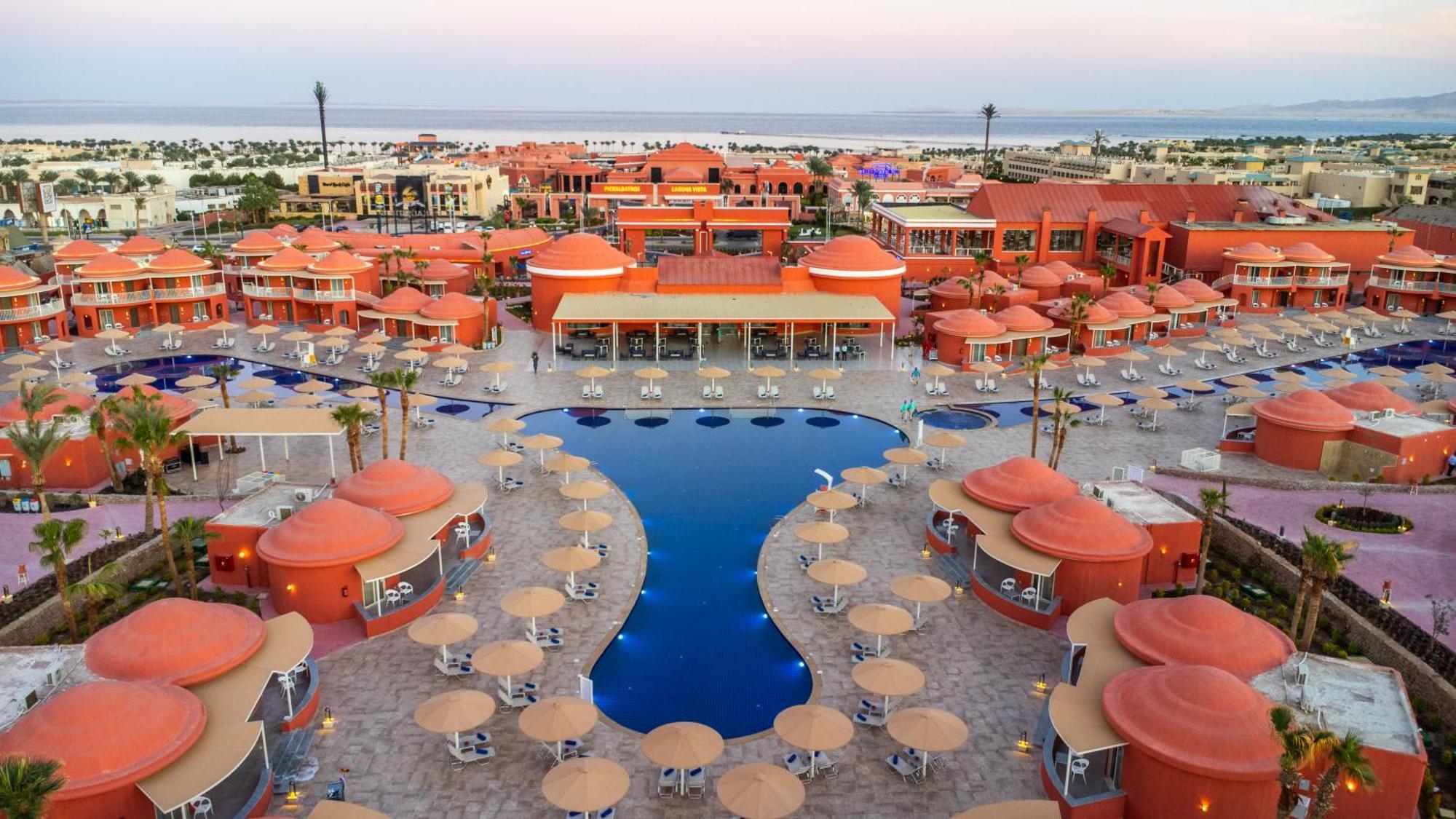 Pickalbatros Laguna Club Resort Sharm El Sheikh Dış mekan fotoğraf The resort at sunset