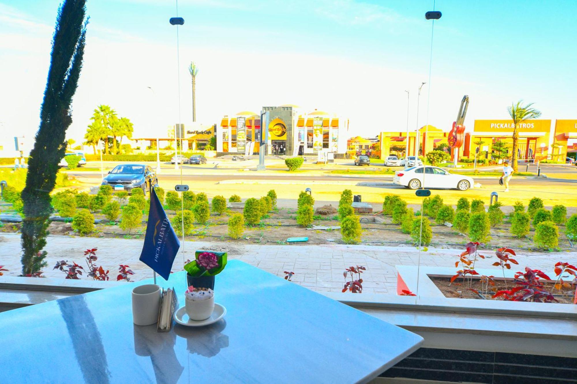 Pickalbatros Laguna Club Resort Sharm El Sheikh Dış mekan fotoğraf View of the shopping centre from the café